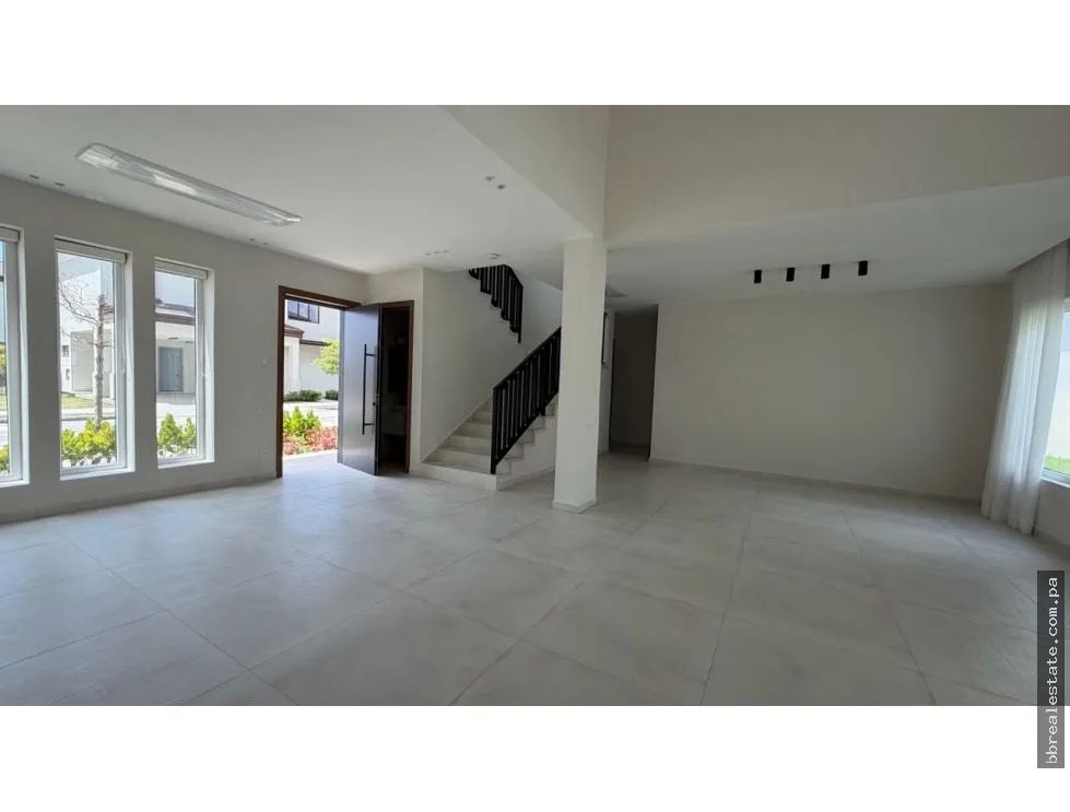 Venta de Casa Unifamiliar en PH The Woods, Santa María