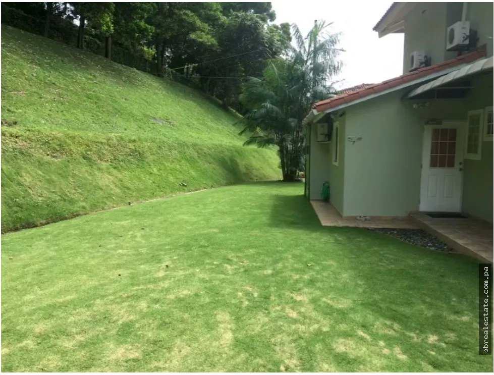 Venta de Casa en Residencial Azores, Villa Lucre