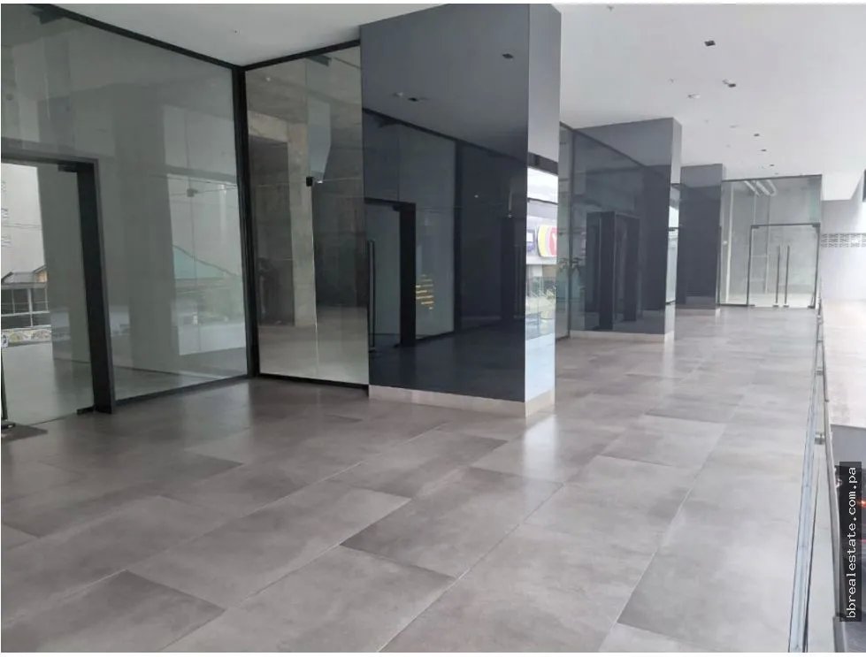 Alquiler de local comercial en Bella Vista, Edificio Nuovo Armani