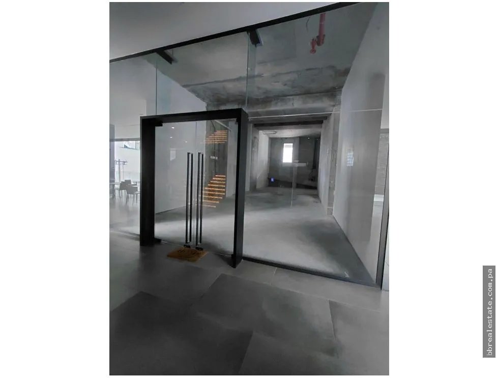 Alquiler de local comercial en Bella Vista, Edificio Nuovo Armani