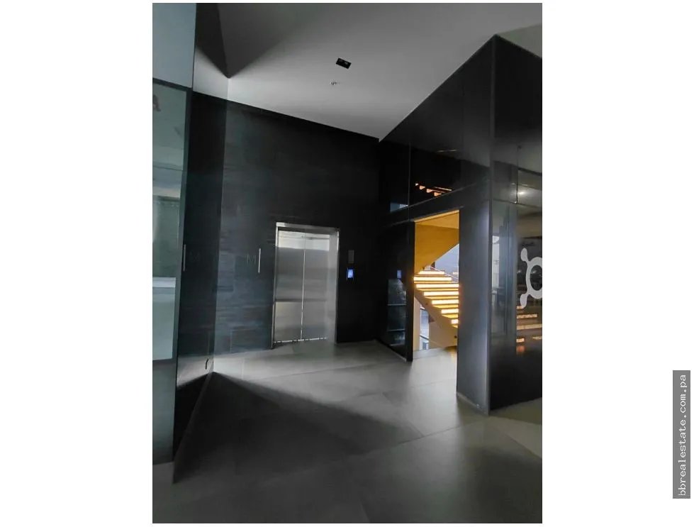 Alquiler de local comercial en Bella Vista, Edificio Nuovo Armani