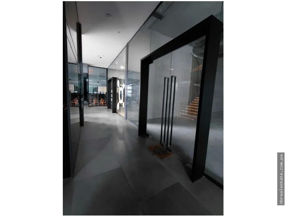 Alquiler de local comercial en Bella Vista, Edificio Nuovo Armani