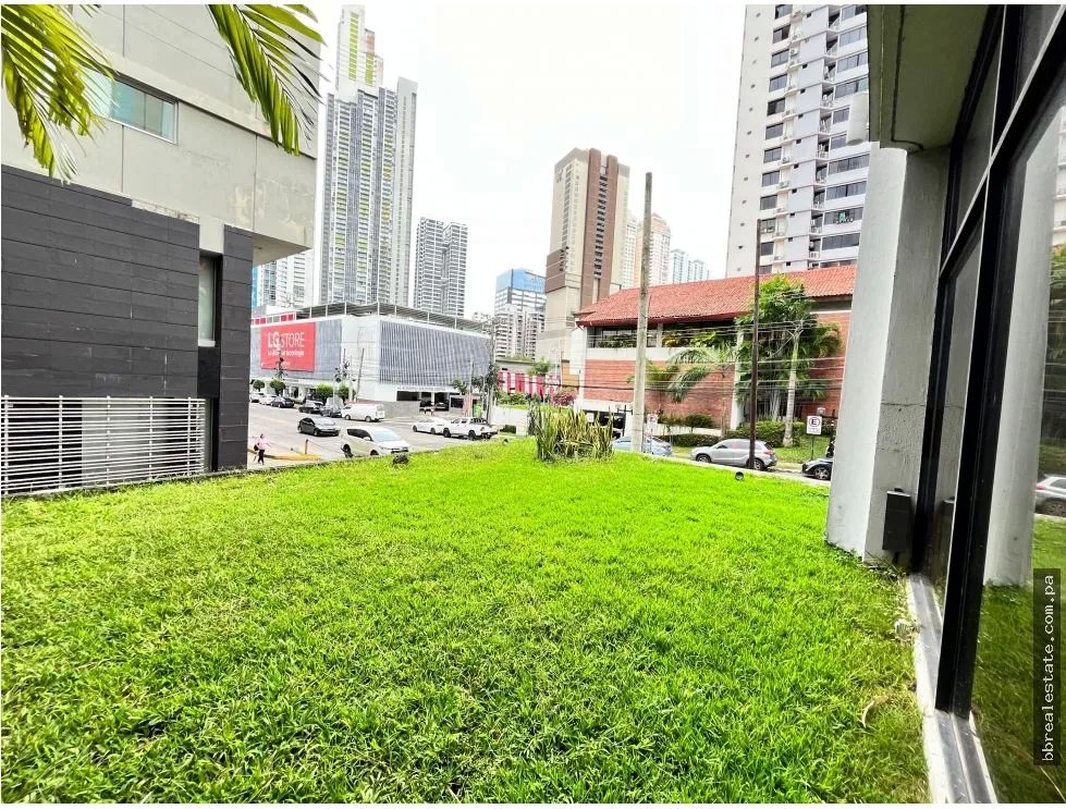 Alquiler de Local Comercial con Terraza para Restaurante o Comercio