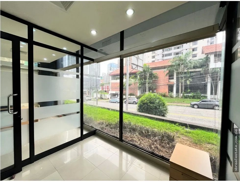 Alquiler de Local Comercial con Terraza para Restaurante o Comercio