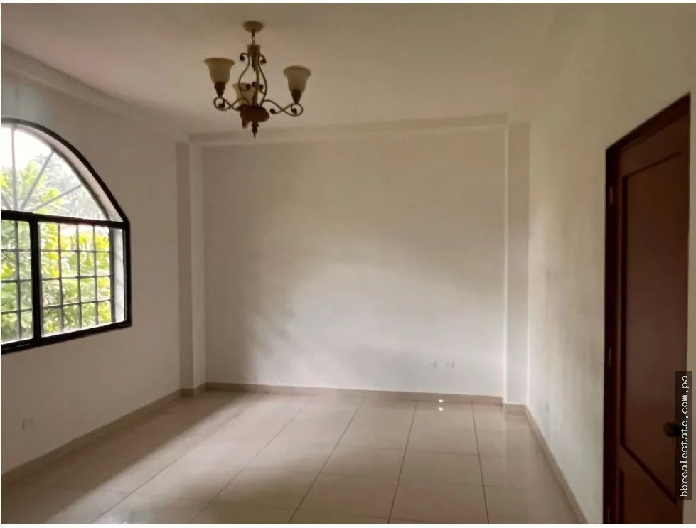 Venta de casa en Llanos de Curundu, Albrook
