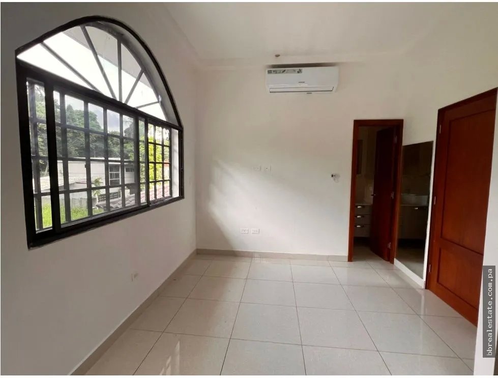 Venta de casa en Llanos de Curundu, Albrook