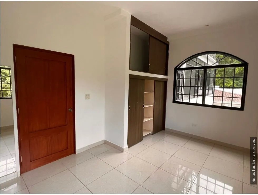 Venta de casa en Llanos de Curundu, Albrook
