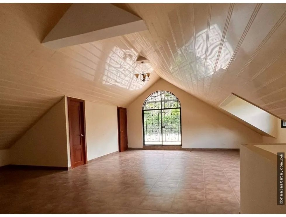 Venta de casa en Llanos de Curundu, Albrook