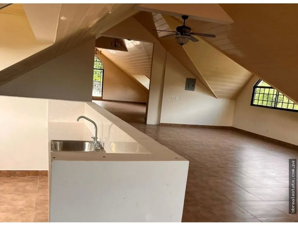 Venta de casa en Llanos de Curundu, Albrook