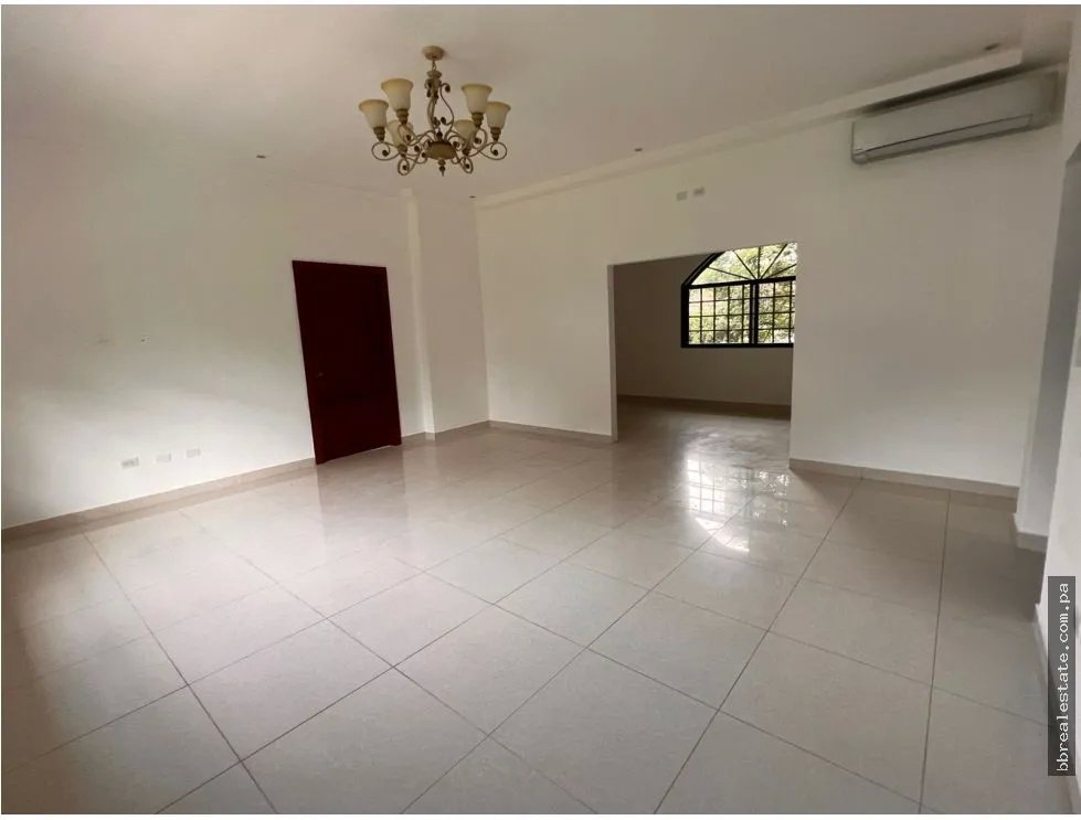 Venta de casa en Llanos de Curundu, Albrook