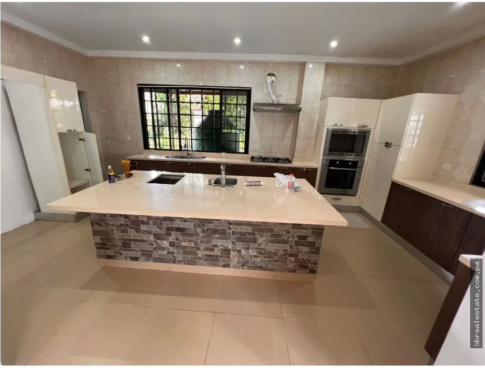 Venta de casa en Llanos de Curundu, Albrook