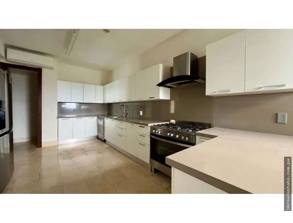 Venta de apartamento en PH Greenview, Santa Marìa