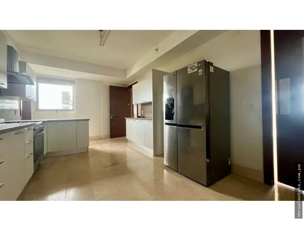 Venta de apartamento en PH Greenview, Santa Marìa