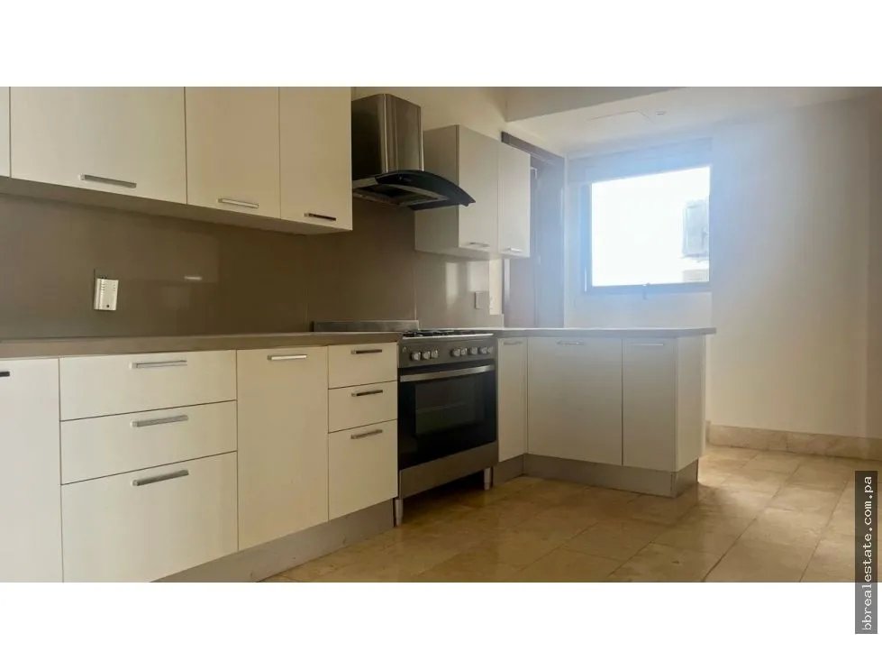 Venta de apartamento en PH Greenview, Santa Marìa