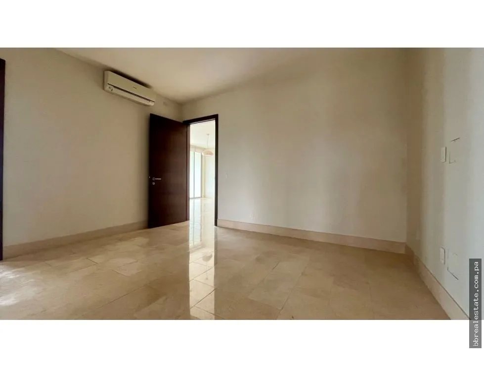 Venta de apartamento en PH Greenview, Santa Marìa