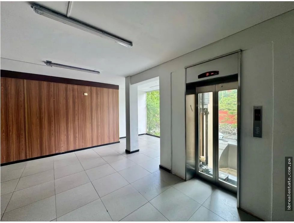 Alquiler de Local - Edificio comercial en Bella vista, Calle Uruguay