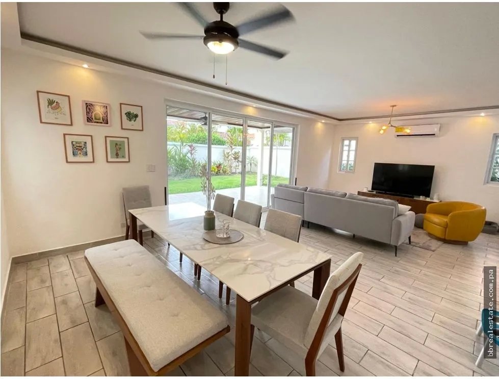 Venta de Casa unifamiliar en Villa Valencia, Costa Sur