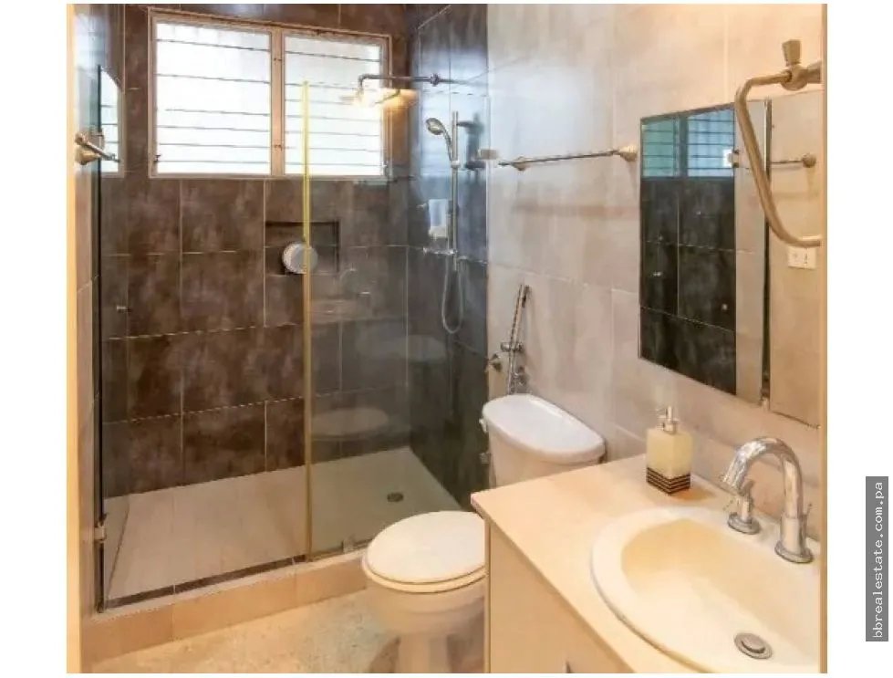 Se vende casa en Obarrio - Residencia o Comercial
