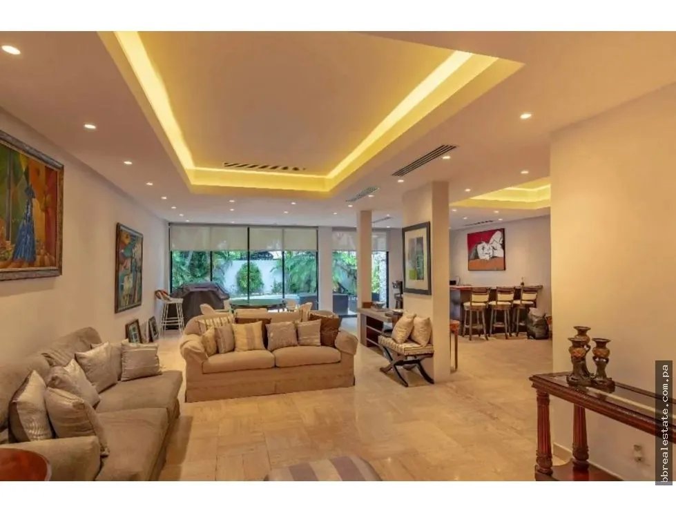 Se vende casa en Obarrio - Residencia o Comercial