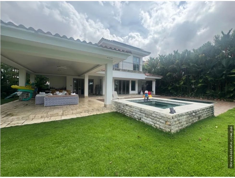 Venta casa en Santa Maria