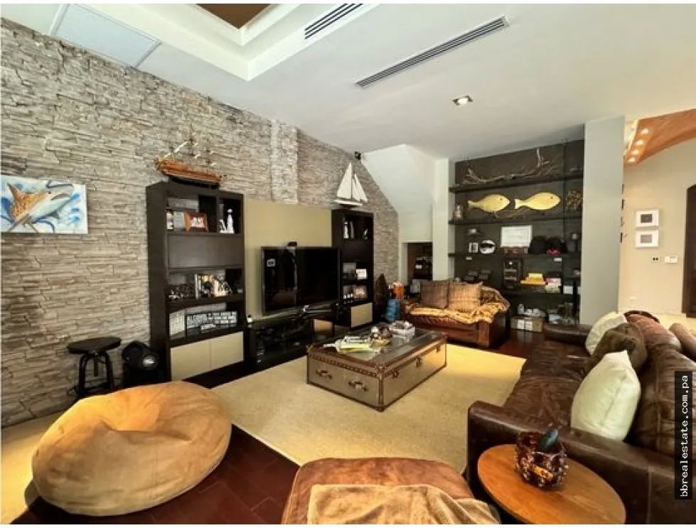 Alquiler de casa amoblada en Clayton