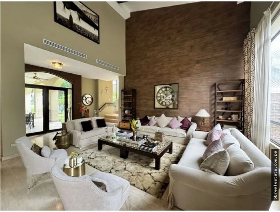 Alquiler de casa amoblada en Clayton