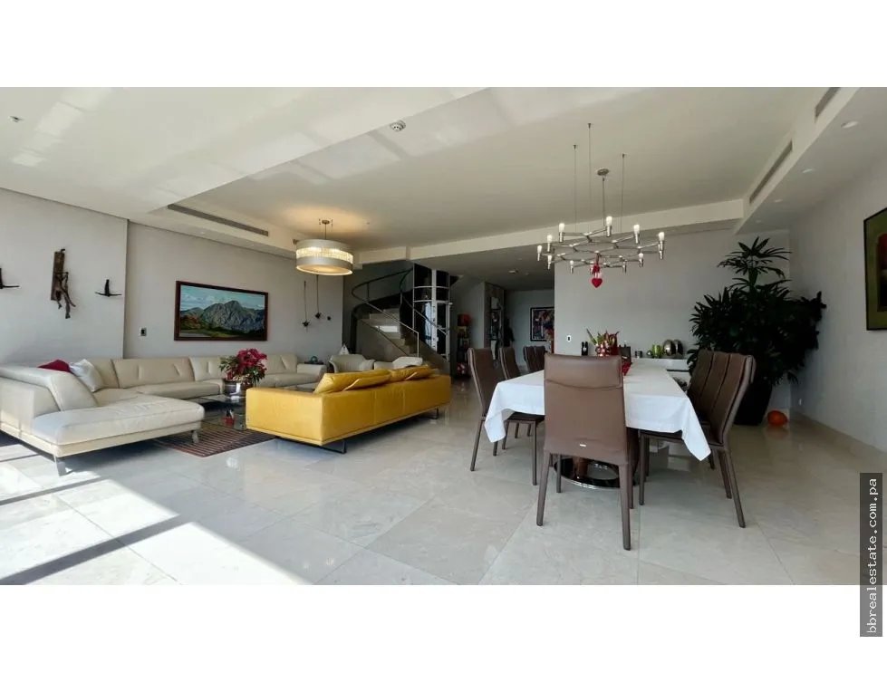 Venta de penthouse en Santa María