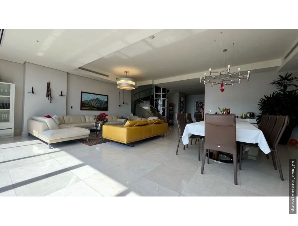 Venta de penthouse en Santa María