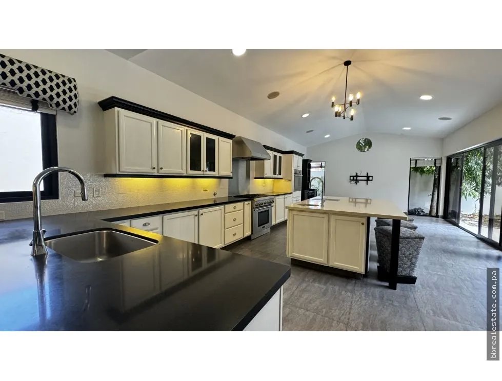 Venta casa en  Costa del Este PH Antigua