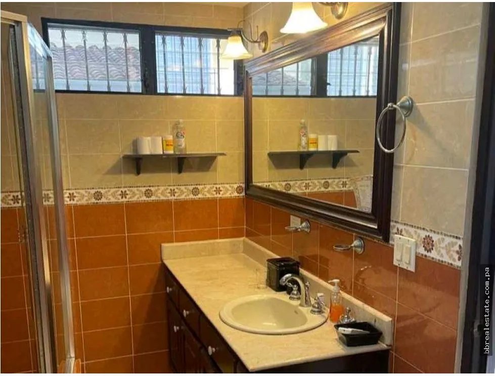 Venta de Casa en la Alameda , Calle principal