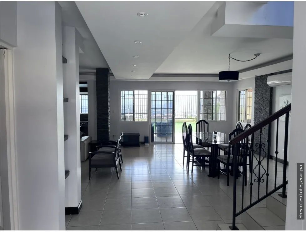 Venta de casa en Villa Lucre, Ph Altos de San Rafael