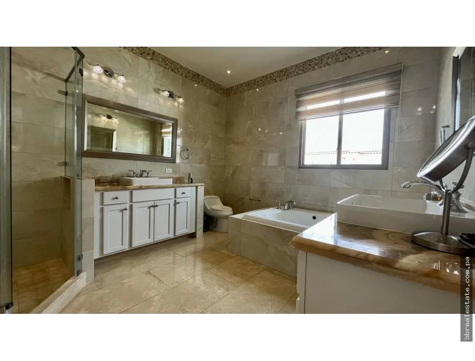 Venta de casa en Santa María, Fairway Estate
