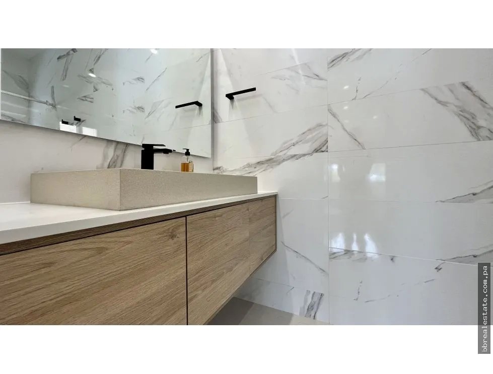 Venta de casa remodelada con piscina en Costa Sur, PH Sunset Coast