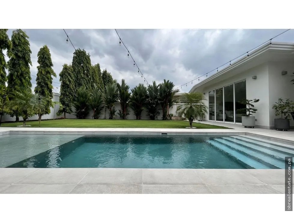 Venta de casa remodelada con piscina en Costa Sur, PH Sunset Coast