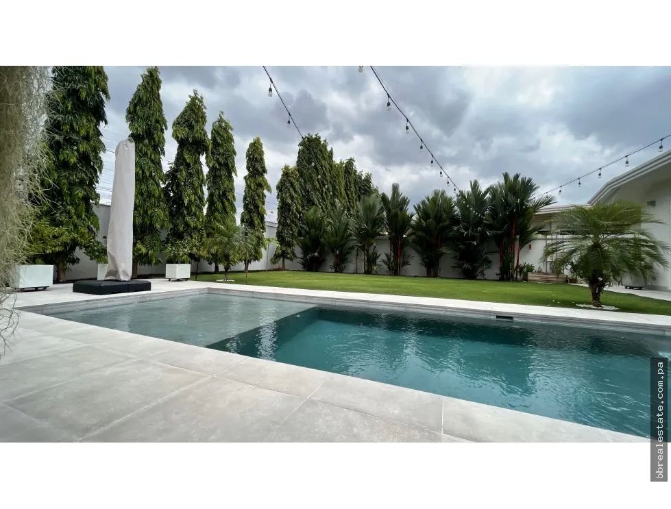 Venta de casa remodelada con piscina en Costa Sur, PH Sunset Coast