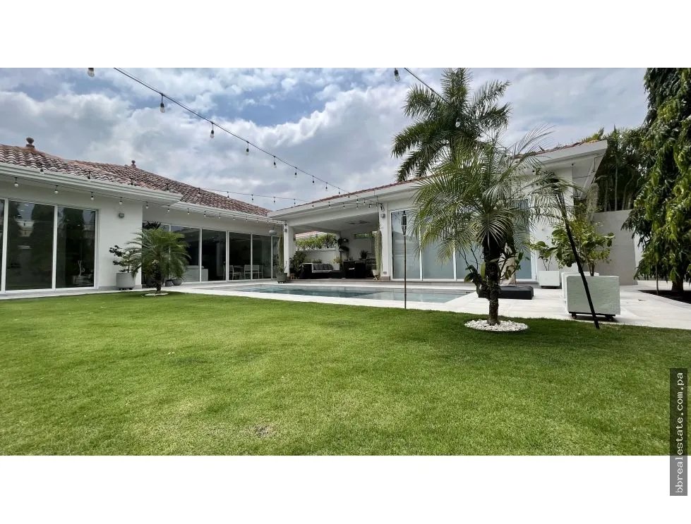 Venta de casa remodelada con piscina en Costa Sur, PH Sunset Coast