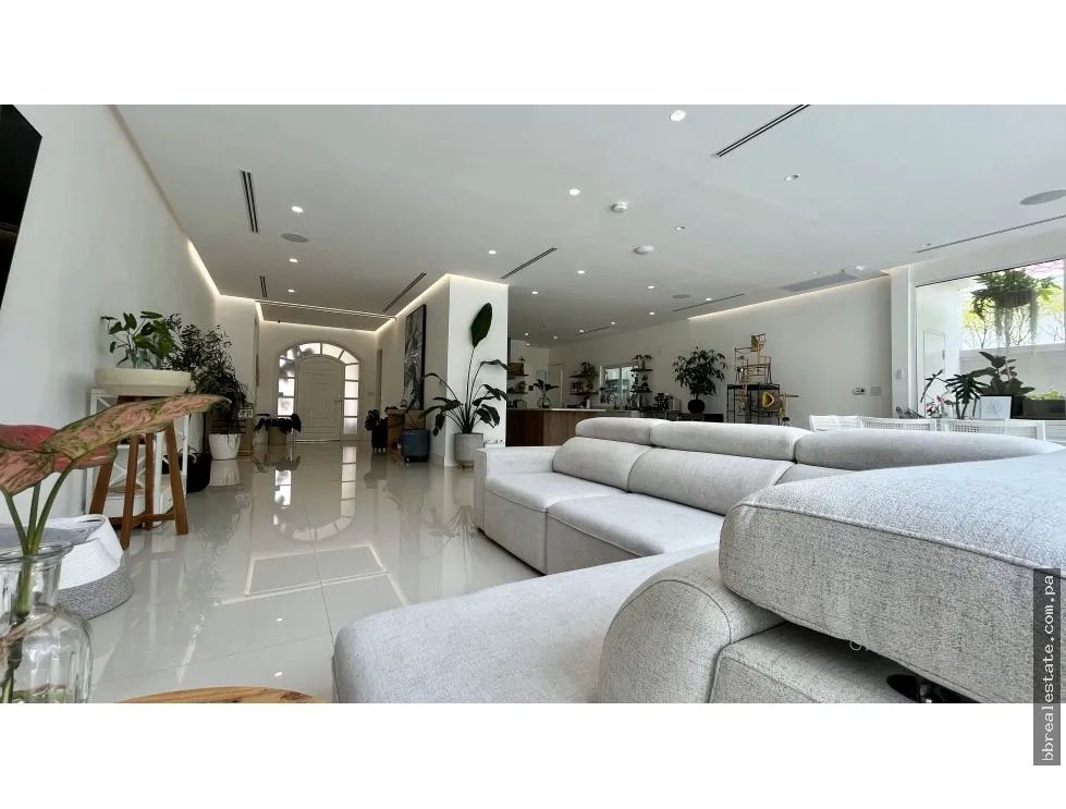 Venta de casa remodelada con piscina en Costa Sur, PH Sunset Coast