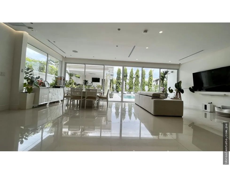 Venta de casa remodelada con piscina en Costa Sur, PH Sunset Coast