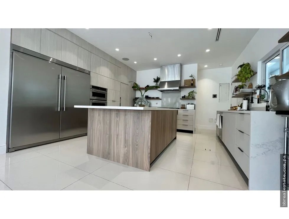 Venta de casa remodelada con piscina en Costa Sur, PH Sunset Coast
