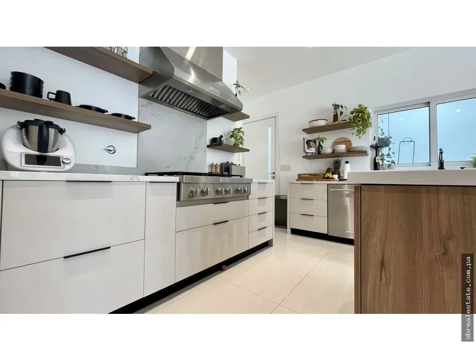 Venta de casa remodelada con piscina en Costa Sur, PH Sunset Coast