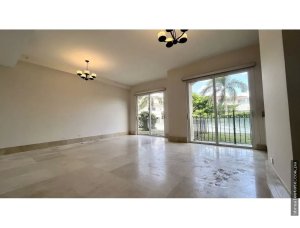 Venta de apartamento en planta baja en S...