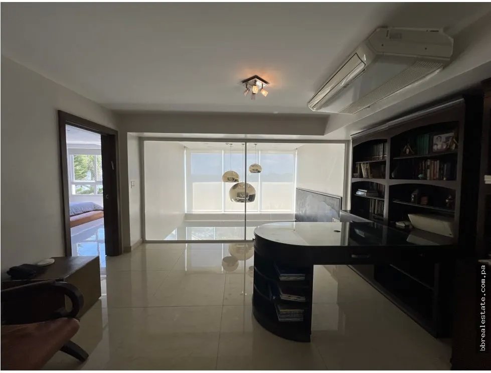 Venta de casa Primera Línea con piscina en Punta Paitilla