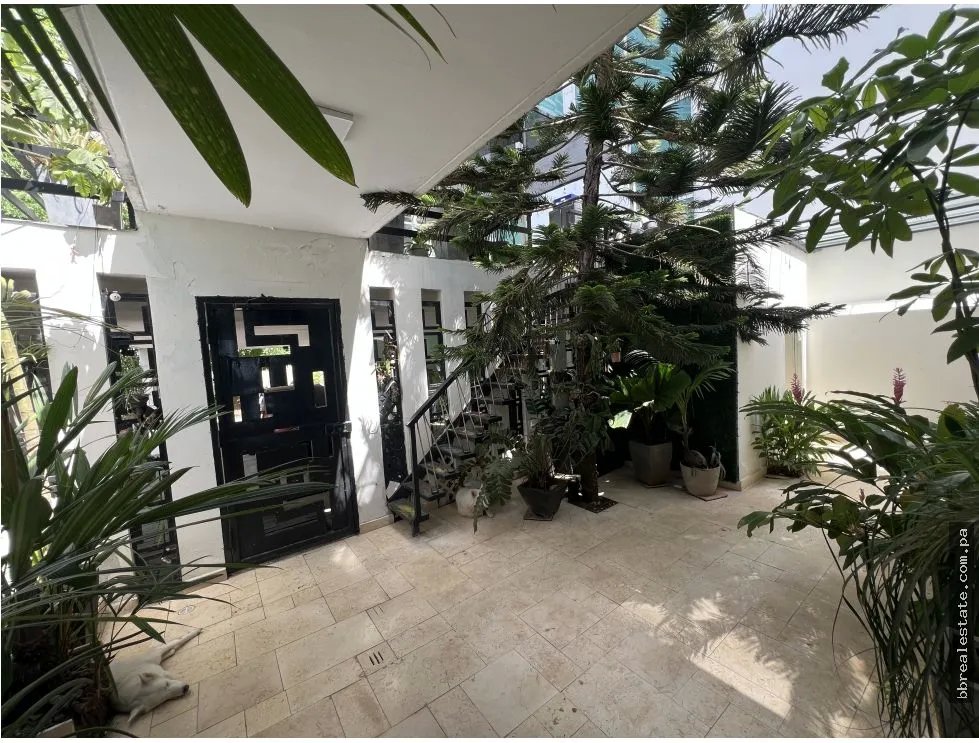 Venta de casa Primera Línea con piscina en Punta Paitilla
