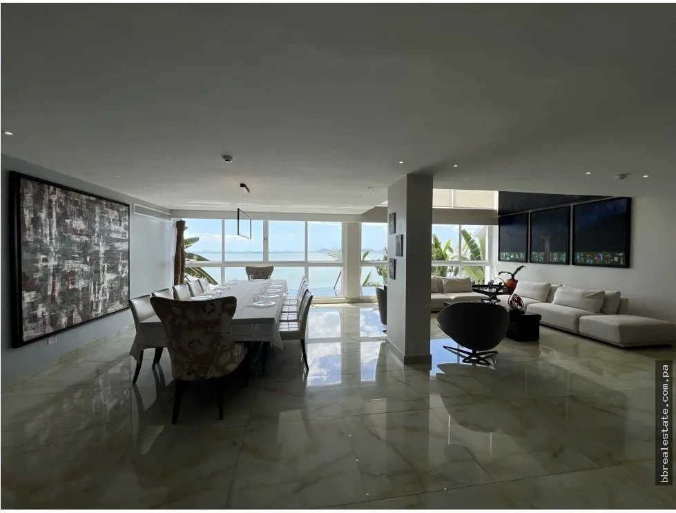 Venta de casa Primera Línea con piscina en Punta Paitilla