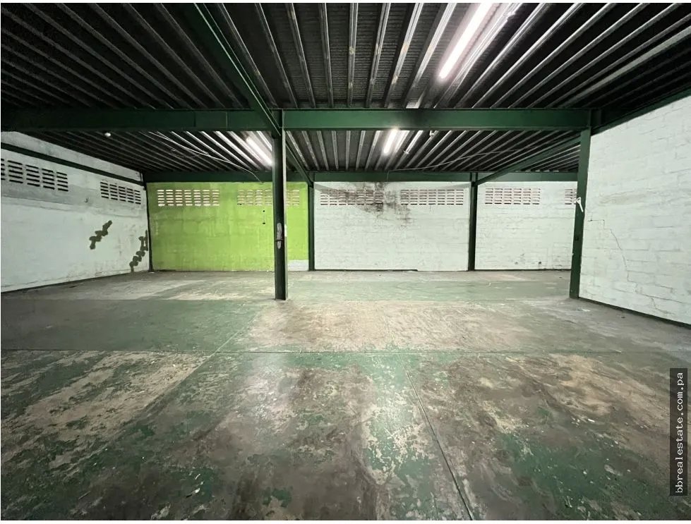 Venta de edificio con bodega en Costa del Este