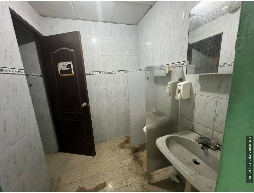 Venta de edificio con bodega en Costa del Este