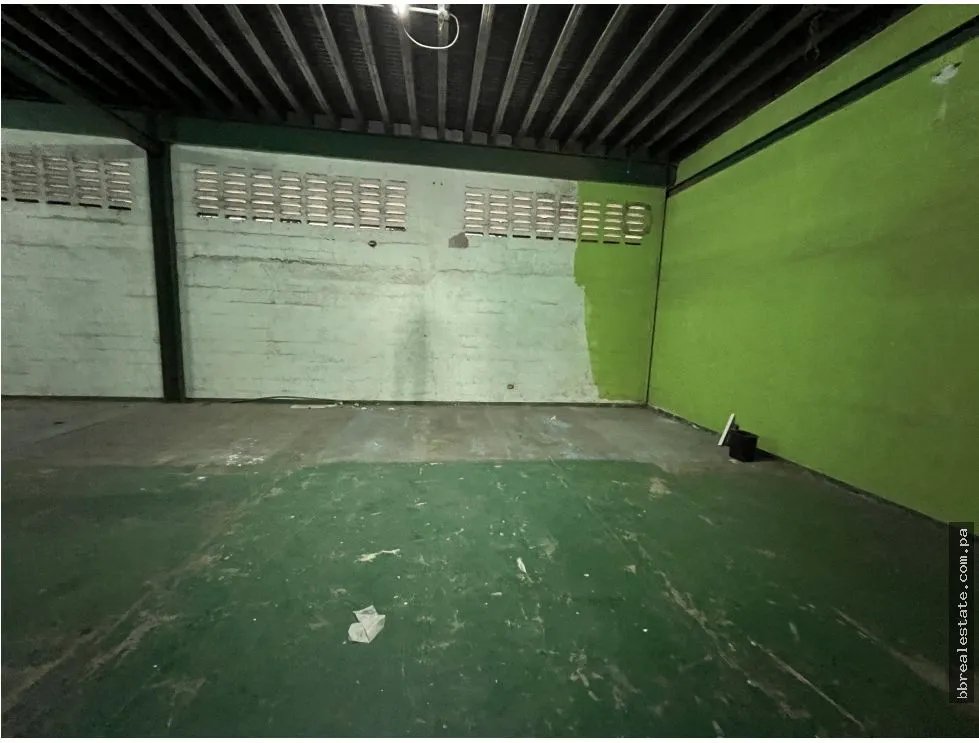 Venta de edificio con bodega en Costa del Este