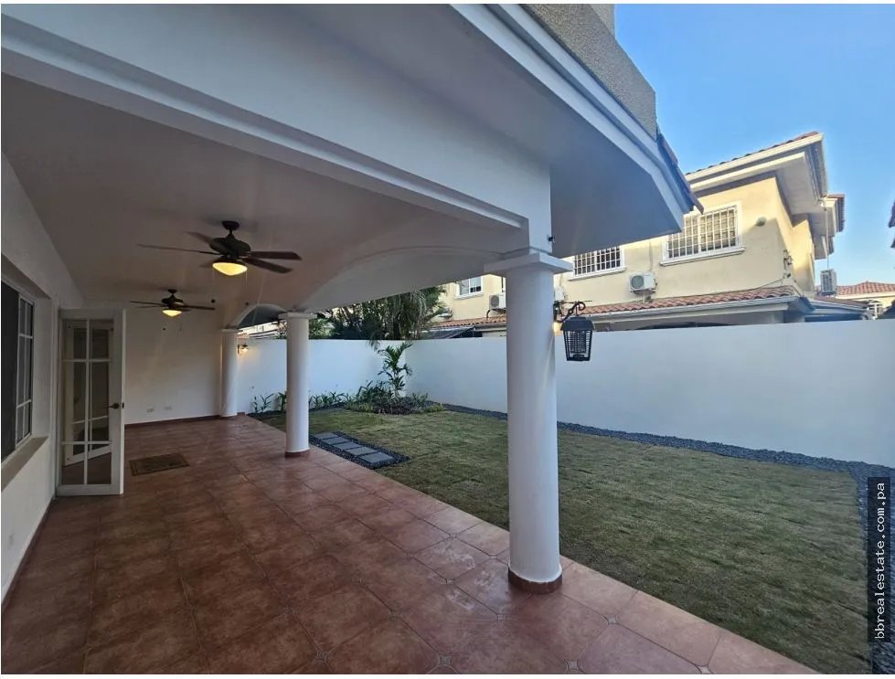 Alquiler de  casa residencial en Costa del Este, Ph Palmeras del Este