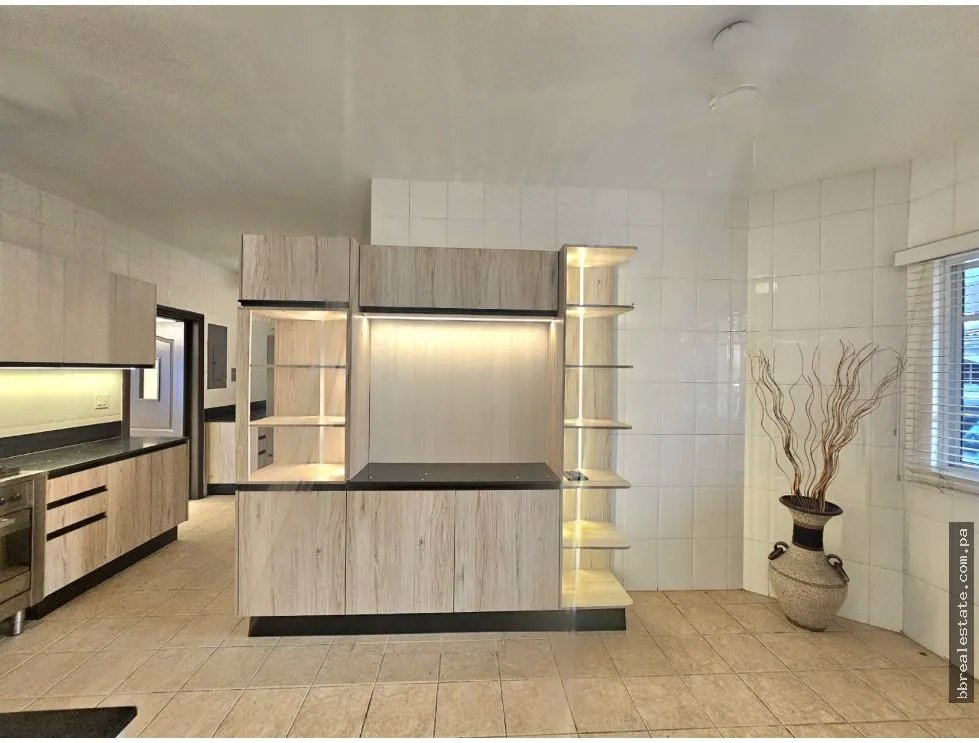 Alquiler de  casa residencial en Costa del Este, Ph Palmeras del Este