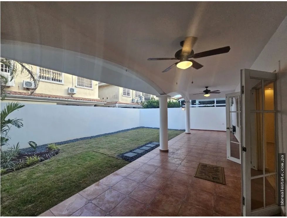 Alquiler de  casa residencial en Costa del Este, Ph Palmeras del Este